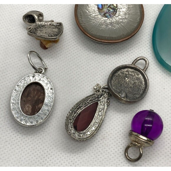 Vintage‎ - Now Lot of (13) Pendants Silver Tone Faux Stone Green Blue Purple - Picture 10 of 15